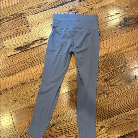 VUORI Gray Leggings with White Stripes - Picture 2 of 3